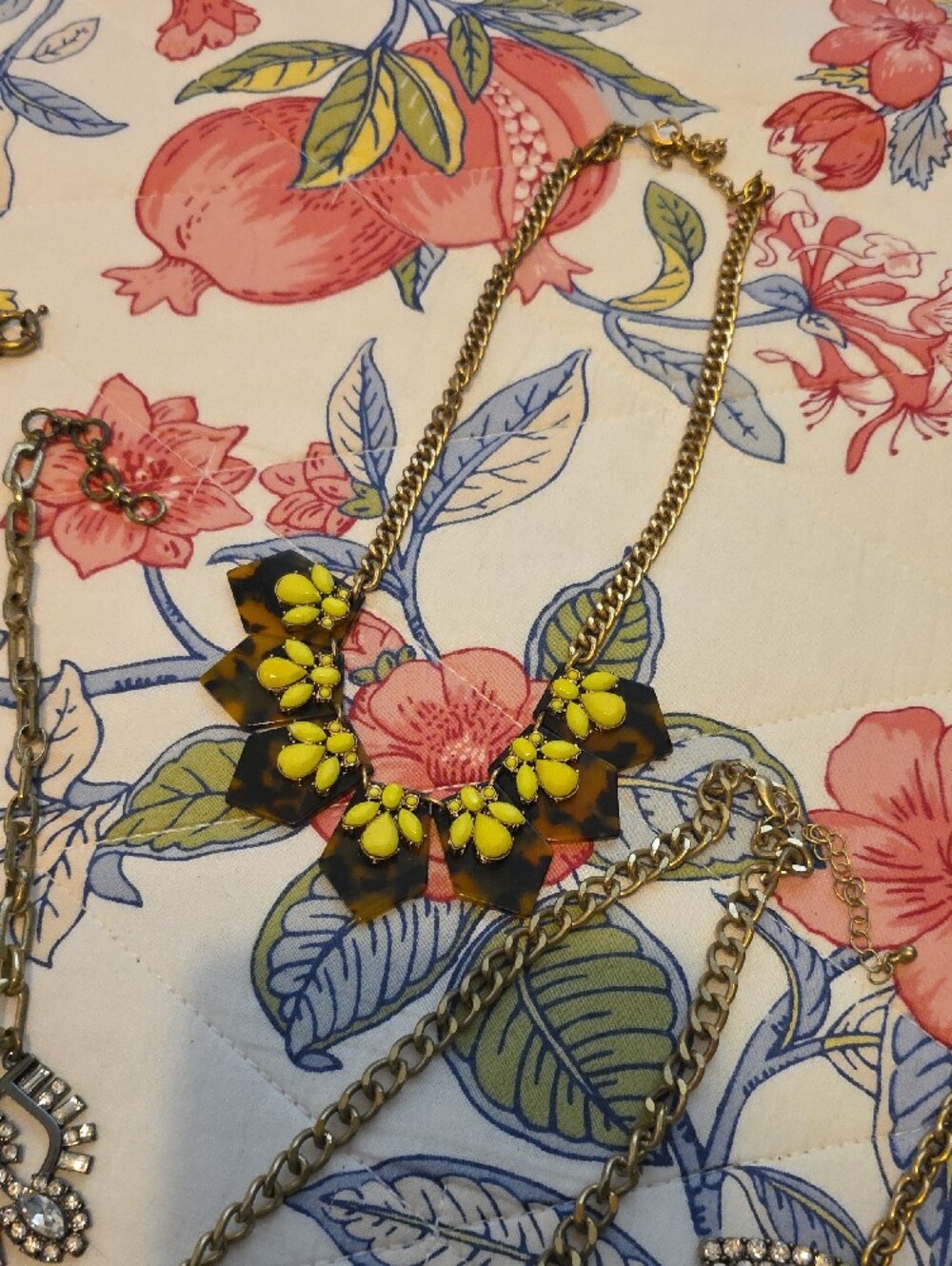 13 Assorted Women’s Statement Necklaces in Multi-Color - Picture 9 of 11